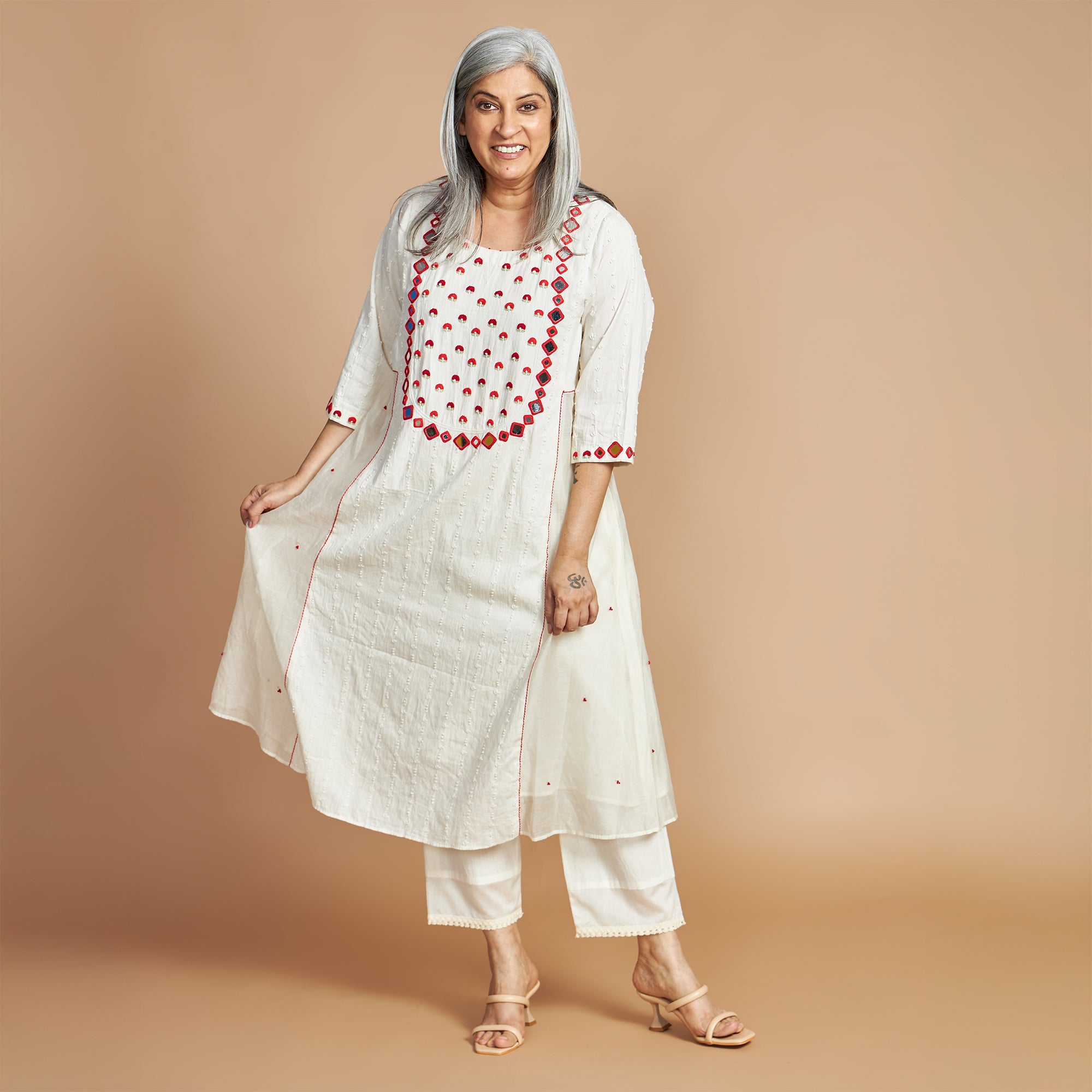 REYA Choga Set - Ivory & Red